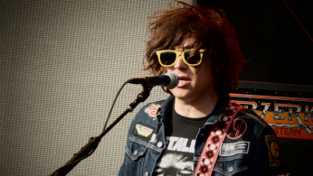 Ryan Adams apologizes to Mandy Moore and other victims of his abusive behavior. Photo by Drew de F Fawkes/Wikimedia Commons