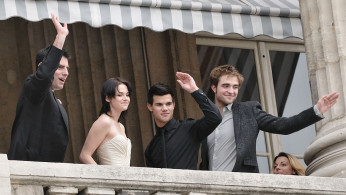 Director Chris Weitz, Kristen Stewart, Taylor Lautner and Robert Pattinson 