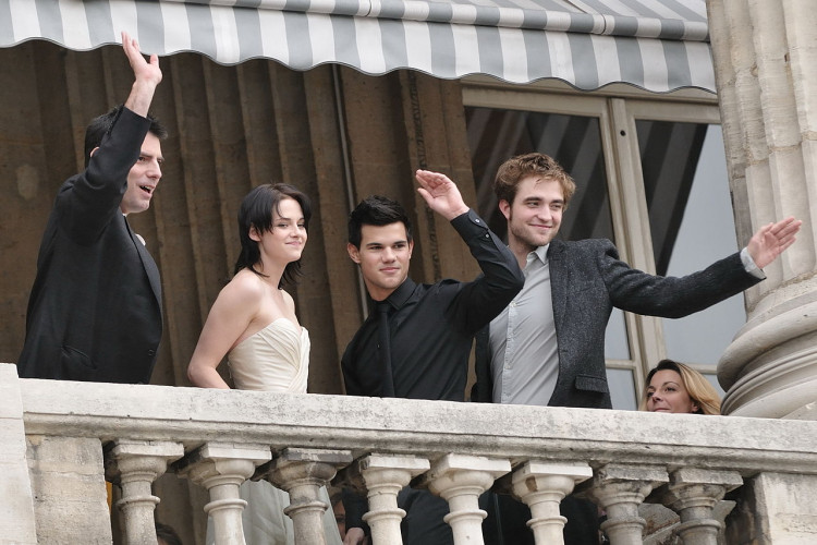 Director Chris Weitz, Kristen Stewart, Taylor Lautner and Robert Pattinson 