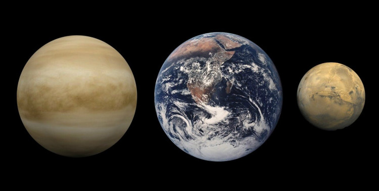 This diagram shows the approximate relative sizes of the terrestrial planets, from left to right: Venus, Earth and Mars
