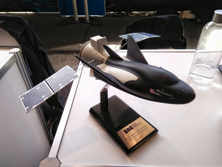 Model of SNC's Dream Chaser spacecraft