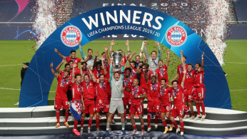  Bayern Munich's Manuel Neuer with teammates celebrate with the trophy