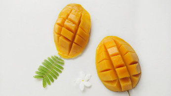 sliced mangoes