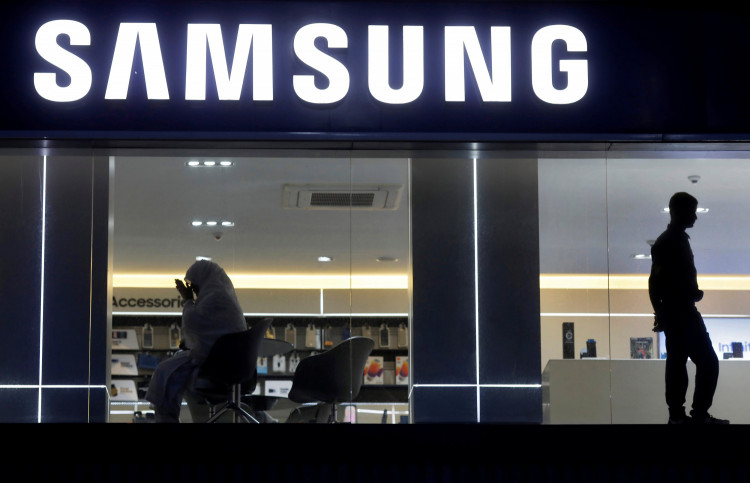 Samsung expands online smartphone range in India to woo holiday shoppers