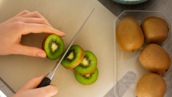 sliced kiwi fruit
