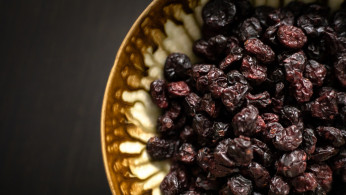 raisins in a bowl