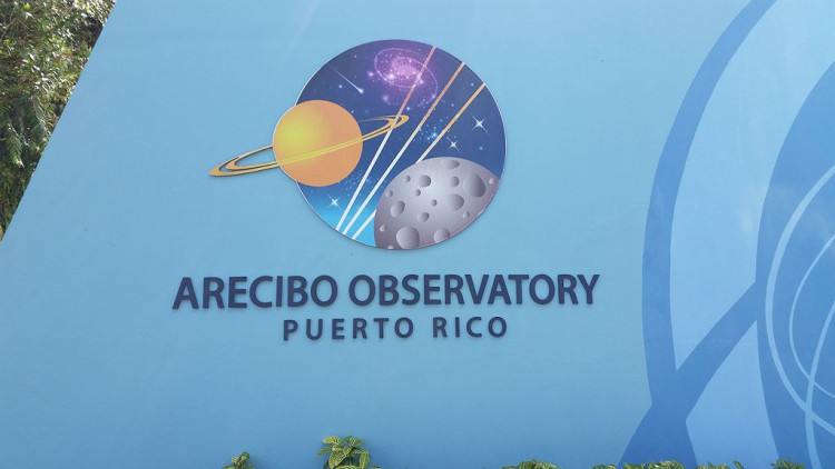 Logo of the observatory at the entrance gate