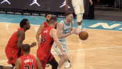 Charlotte Hornets guard forward Gordon Hayward (20) breaks through the Toronto Raptors defense 