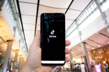 New Tiktok Feature Platform S Q A Allow Creators Answer Fan Questions In Text Or Video Tiktok has user accounts with followers and snapchat doesn't. q a allow creators answer fan questions