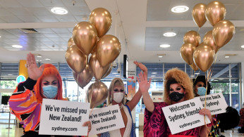 Drag queens welcome New Zealand travellers as quarantine-free travel between Australia and New Zealand begins.