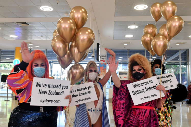 Drag queens welcome New Zealand travellers as quarantine-free travel between Australia and New Zealand begins.