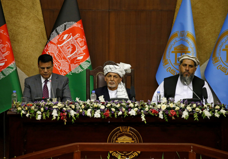 Afghan president in urgent talks as Taliban take key town near Kabul