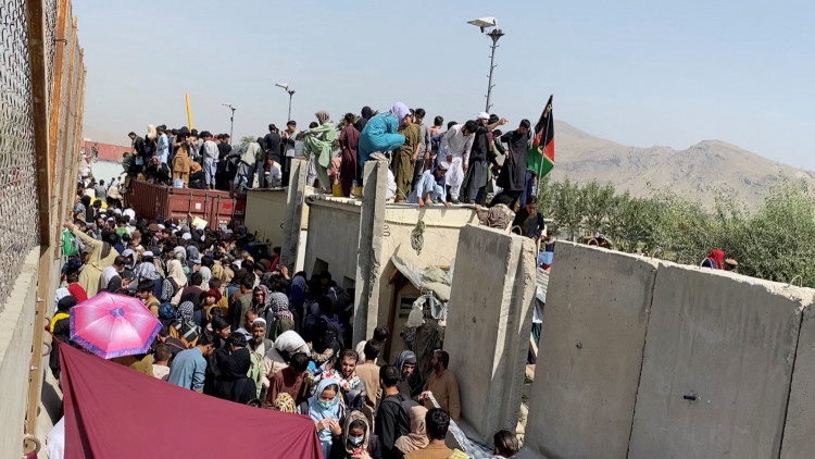 Amid Kabul Evacuation Chaos, Biden Under Pressure To Extend Deadline