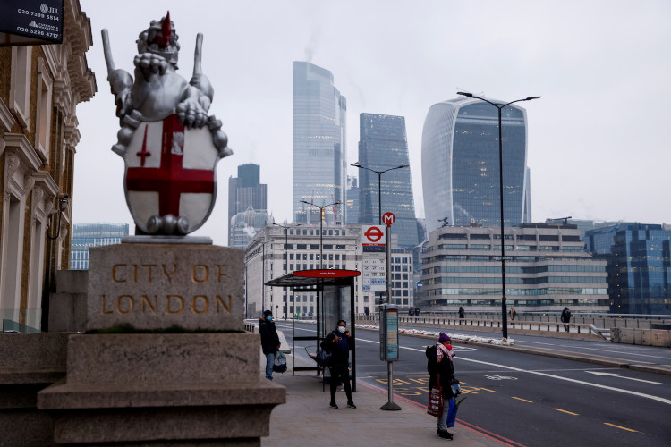 Analysis-A City divided? London tackles Brexit with twin-track finance