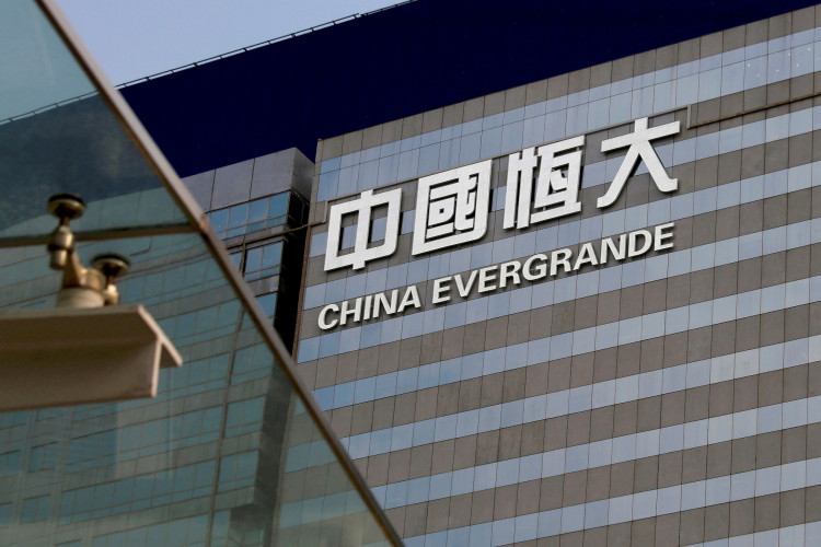 China Evergrande shares plummet on default risks