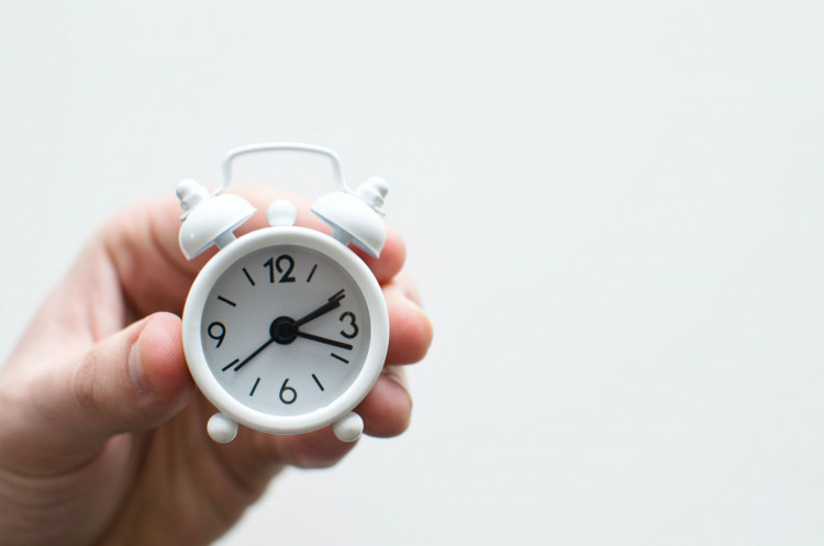 CLOCK, DAYLIGHT SAVINGS TIME