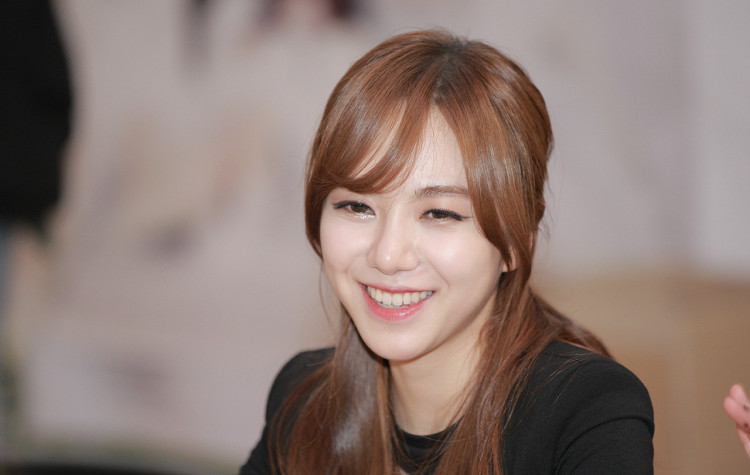 Former AOA Member Mina