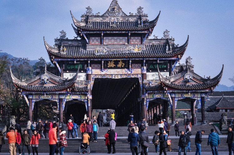 Youth Unemployment in China Spurs Temple Visits and Literary Escapism