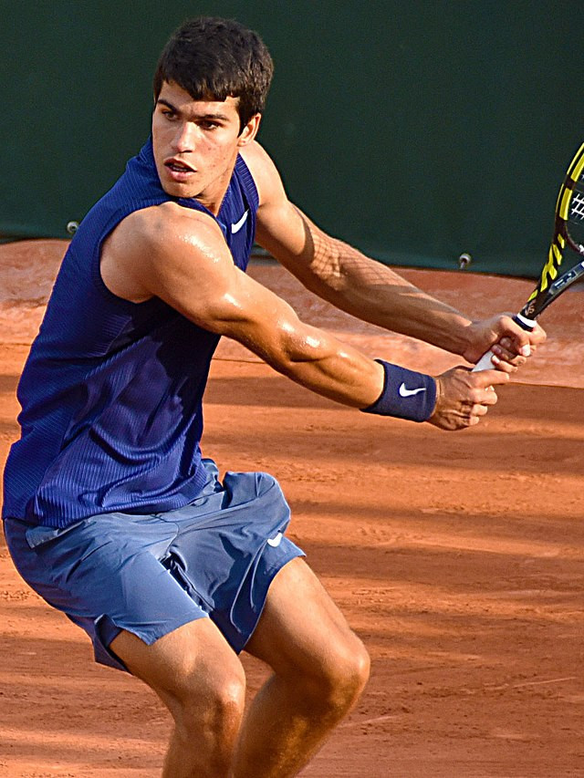 Carlos Alcaraz Cites Intense Pressure as Cause for Cramps in Semi-final Duel with Djokovic at French Open
