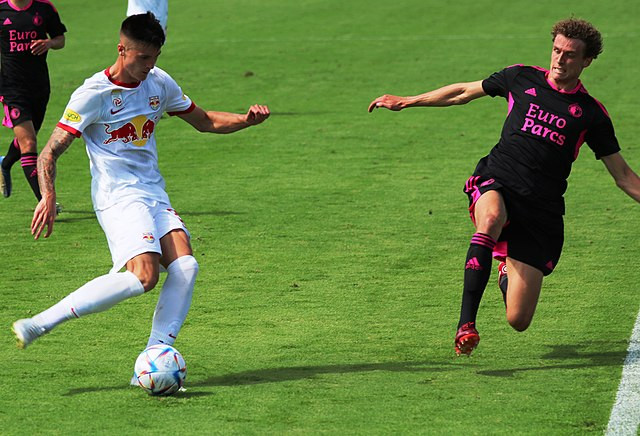 AC Milan Bolsters Ranks Amid Departures, Targets Feyenoord's Wieffer and USMNT's Pulisic