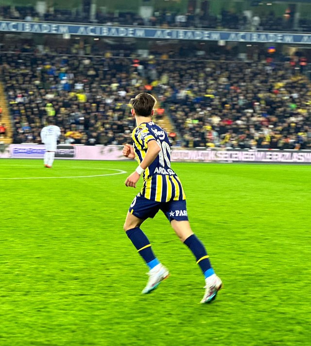 AC Milan Edges Barcelona in Bid for Fenerbahce's Rising Star Arda Guler