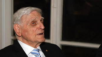 John B. Goodenough, Lithium-Ion Battery Pioneer and Nobel Laureate, Dies at 100