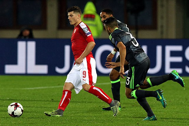 Manchester United Bids Farewell to Loaned Players Marcel Sabitzer and Wout Weghorst Amidst De Gea Contract Controversy