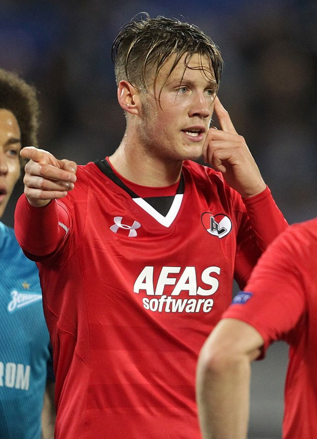 Manchester United Bids Farewell to Loaned Players Marcel Sabitzer and Wout Weghorst Amidst De Gea Contract Controversy