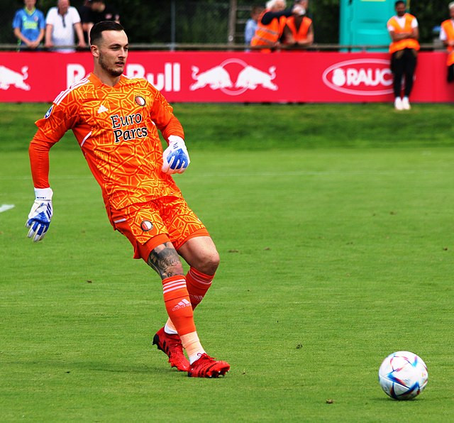 Manchester United Eyeing Feyenoord's Justin Bijlow as Potential Goalkeeping Solution