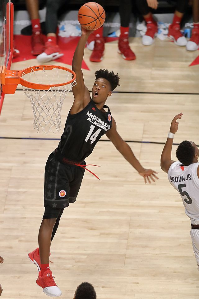 Brooklyn Nets Score Former Lakers Guard Lonnie Walker on One-Year Contract
