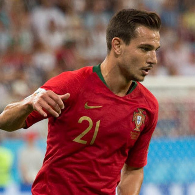 Arsenal's Cedric Soares on the Move: Villarreal Stalls Over Wage Demands