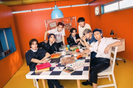 BTS Renews Contract, But What About BLACKPINK? The Divergent Renewal Paths of K-pop's Top Stars
