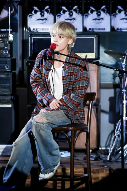 BTS's V Surprises with Guerrilla Live in Gangneung: Global Fans Moved by Unique Approach
