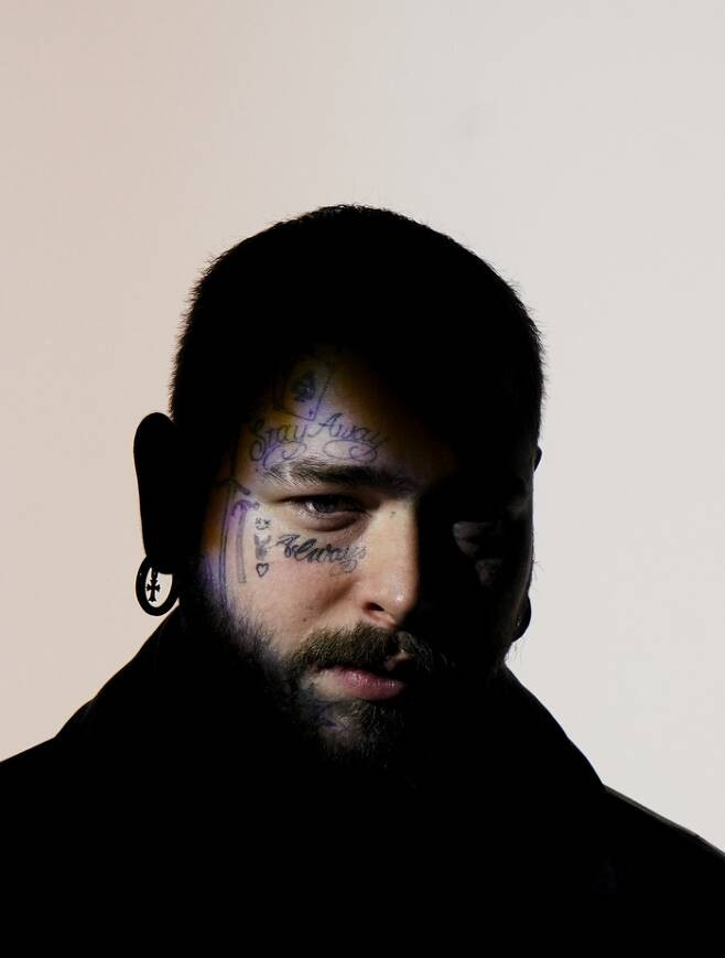 Post Malone Embraces Korean Culture: Wears BLACKPINK Tee, Waves Taegukgi, and Earns the Nickname 'Po-Seo-Bang'
