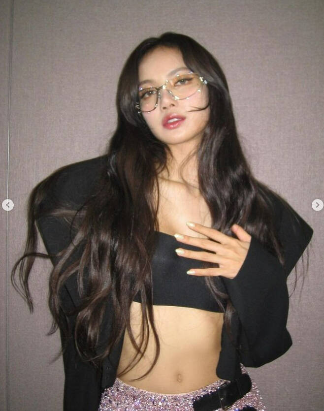 BLACKPINK Lisa's Paris Trip Without YG Staff: Fueling Speculations of a Potential Split?