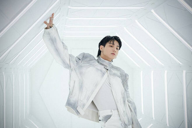 BTS Jungkook Sets New Record by Simultaneously Ranking 1st and 2nd on the U.S. Billboard Global Chart as a Solo Artist