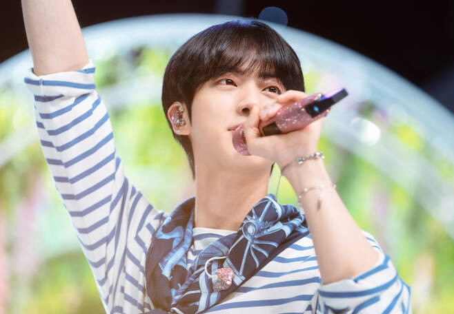 'Vocal King' BTS Jin Crowned as No.1 'Best Male Singer under HYBE Labels'