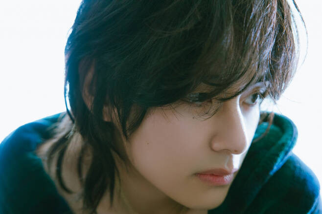 BTS's V Makes History on UK Charts with 'Layover', Holding Strong for 7 Weeks!