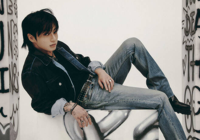 BTS Jungkook's 'GOLDEN' Era: Dominates iTunes Charts in 77 Countries!