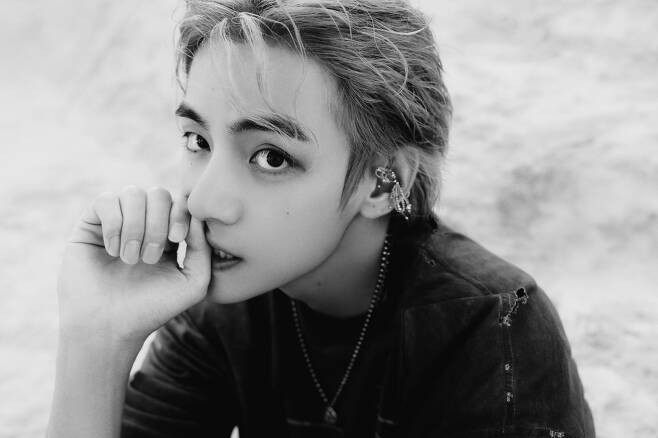 BTS V Surpasses 16 Million Followers on Spotify, Showcasing Immense Solo Power