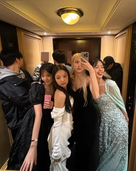 BLACKPINK's Airport Ordeal Sparks Security Concerns Among Fans