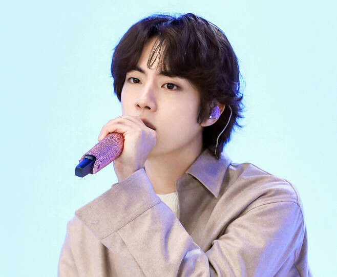 BTS Jin's 'The Astronaut' Tops Argentina's Vega Radio for an Astonishing 58 Weeks as 'Radio King