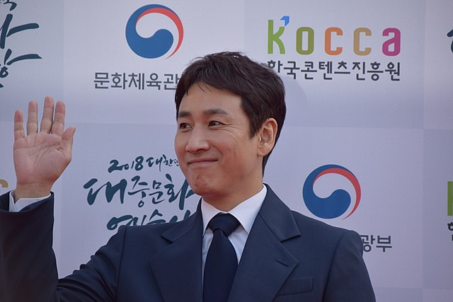 Actor Lee Sun kyun Found Dead in Seoul Park Amidst Drug Controversy