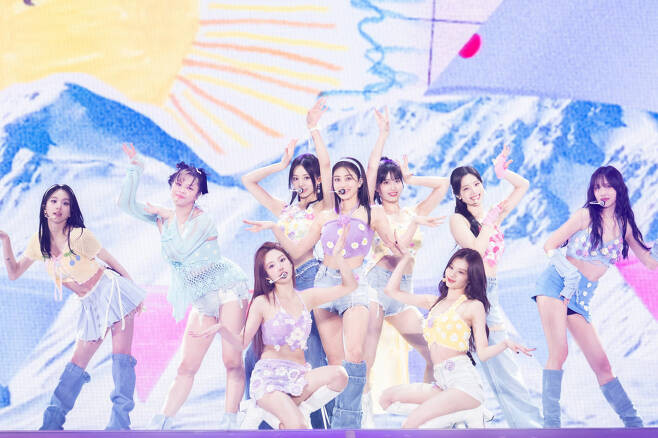 Twice Makes History: First K-Pop Girl Group to Conquer Japan's Nissan Stadium with 370,000 Fans
