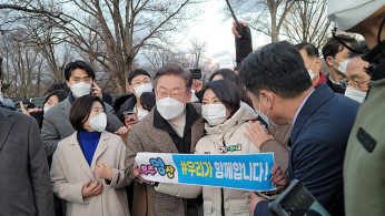 South Korean Opposition Leader Lee Jae-myung Stabbed in Busan