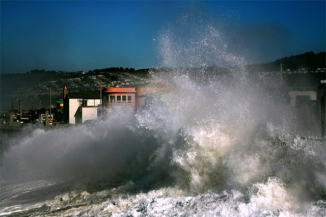 California Faces Severe Storm: Over 800,000 Without Power Amid Flood and Mudslide Warnings