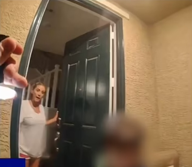 A 9-Year-Old Boy Finds 100g Meth Bag Under Mom's Nightstand, Leads to Mother's Arrest