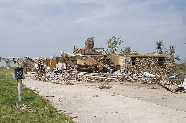 Deadly Tornado Outbreak Devastates Oklahoma, Claiming at Least 4 Lives and Injuring 100