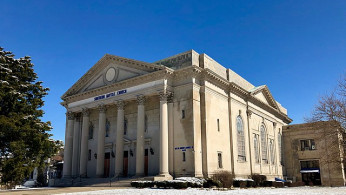 Southern Baptists Narrowly Reject Formal Ban on Women Pastors, Sparking Ongoing Debate