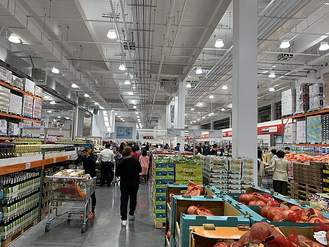 US Wholesale Inflation Rises in June, Challenging Fed's Rate Cut Plans